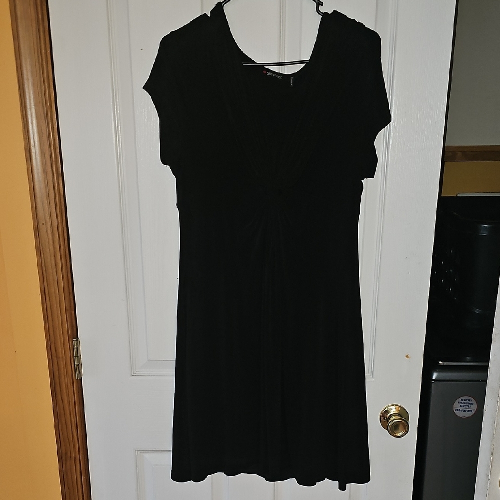 Slimpact Sz L SIMPLE BLACK DRESS